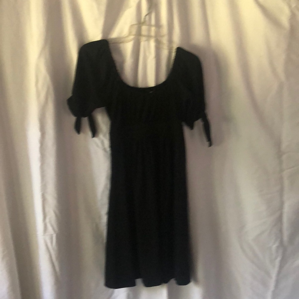 BUNDLE🛍3/$25 - HeartSoul dress. Black with off-the-shoulder option.